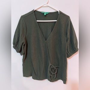 DIP Tops | NWT front tie green puff sleeve blouse